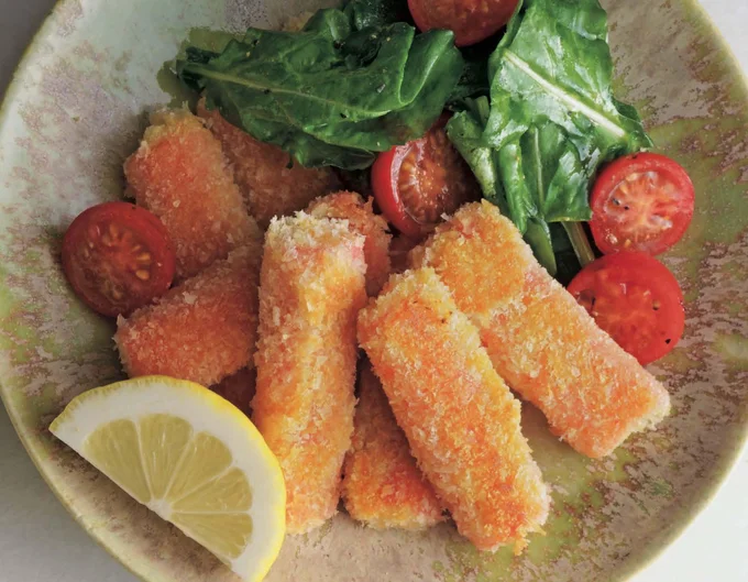 粉チーズ入りのパン粉がこうばしい!「かにかまパン粉焼き」