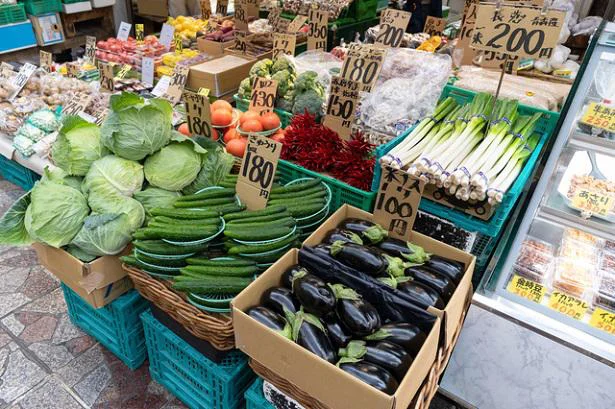 野菜を売る店をなぜ「八百屋」さんと呼ぶ？「野菜屋」ではないワケ／大人の最強雑学1500（11）
