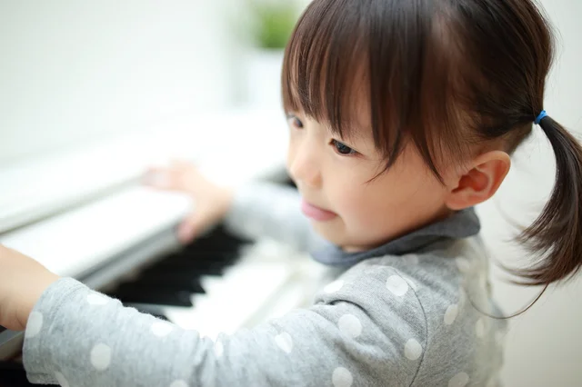 「習って一番良かったと思った」上戸彩が子どもにも習わせたい“リトミック”が話題