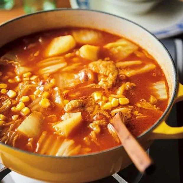 「白菜ととり肉のトマトカレー鍋」