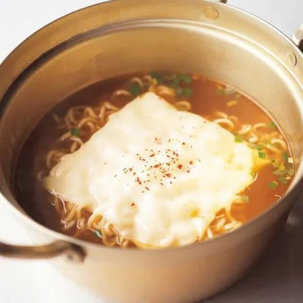 おせちに飽きたら…家にある食材でインスタントラーメンをアレンジ！