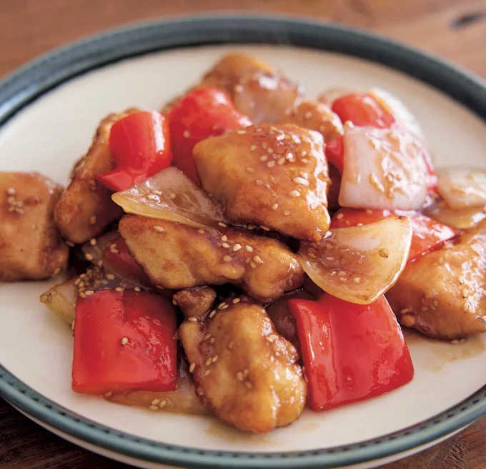 最強たんぱく質×香味野菜でやせ体質に!「とりむねと玉ねぎのオイスター甘酢炒め」