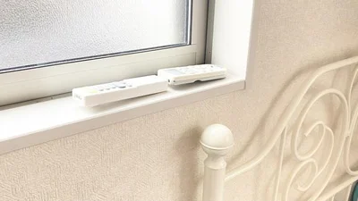 仕方なくリモコンを窓の枠に置いてしまうことも