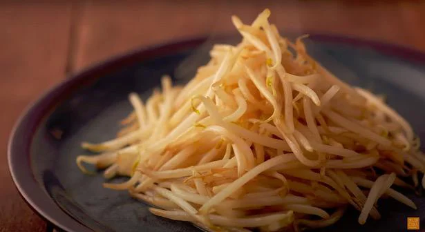 「もやしのにんにく塩炒め」完成!
