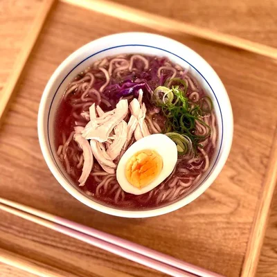 おしゃれな桃色ラーメンが完成