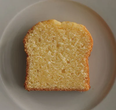 バターを味わうシンプルなケーキ