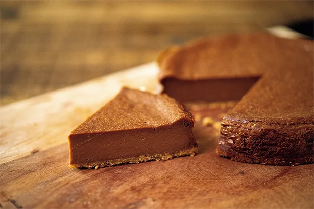 チョコ好きにはたまらない！ どっしり濃厚チーズの「チョコレートベイクドチーズケーキ」