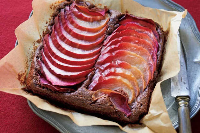 ホットケーキミックスで簡単なのに、こんなに華やか！「りんごブラウニー」