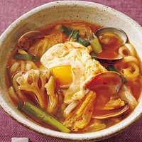 寒波の夜は煮込みうどんであったまる！味のしみた具材がおいしい15分で作れるレシピ