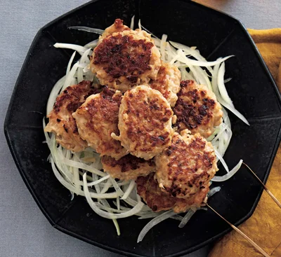 梅風味でさっぱり食べられる「たっぷり玉ねぎの納豆つくね」