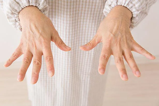 血は赤いのに、血管は青く見えるのはなぜ?