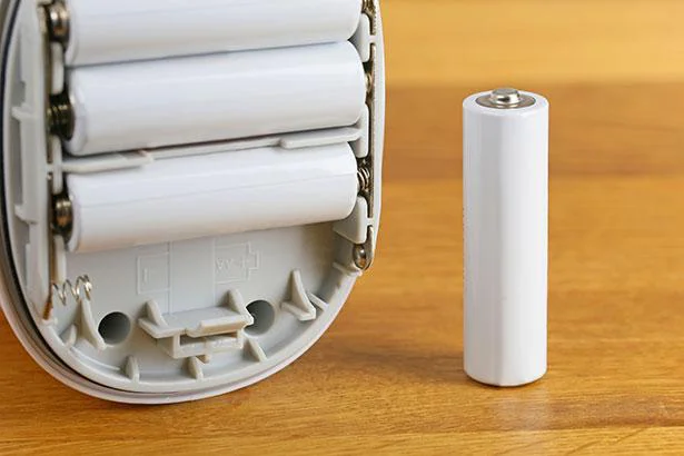 乾電池の発明者は「日本の時計職人」だった!? 知られざる発明のきっかけ／人類なら知っておきたい 地球の雑学（94）