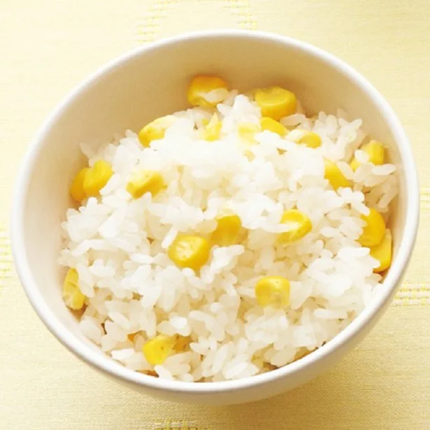 とうもろこしご飯は、実は普通のご飯よりも低カロリー。甘みとプチプチ感で満足度アップ