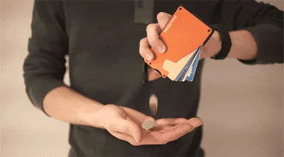 財布にもなるスタイリッシュなカードケース「FANTOM WALLET」