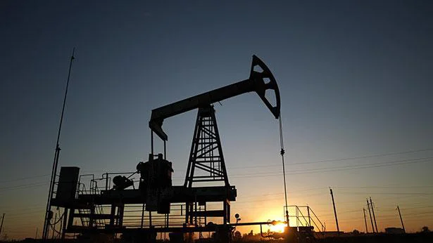 地球上の石油はあとどれくらいで掘りつくすのか