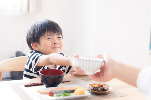 ムラなくふっくらレンチンできる！グッドデザイン賞に輝いた冷凍ご飯容器に、大盛りサイズが仲間入り
