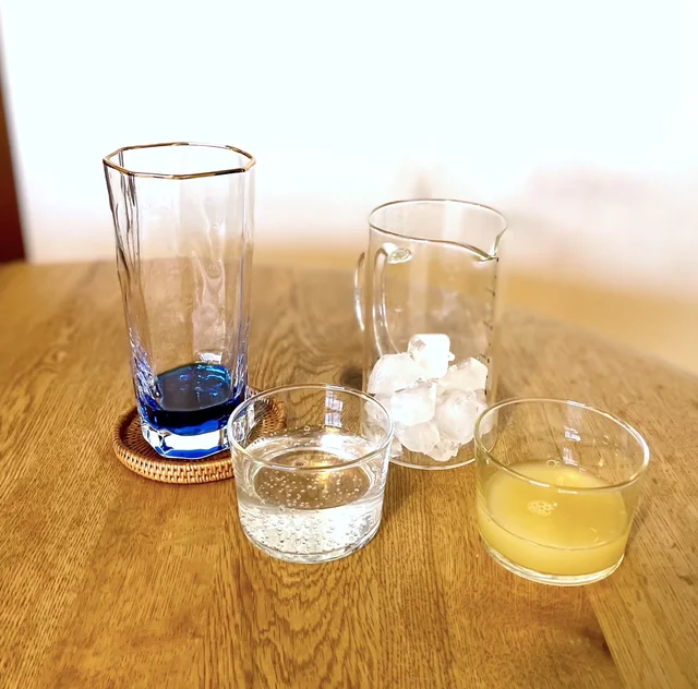 驚くほどキレイな3層に！今すぐ作りたくなる「ブルーハワイパインソーダ」