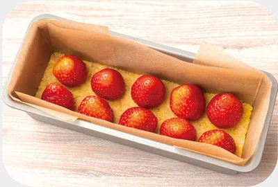 クッキングシートを敷いた18～20cmのパウンド型に（2）を敷き詰める