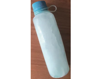 冷凍可のドリンクボトルで氷を作っておけば保冷剤代わりになり、溶かせば飲料水にも