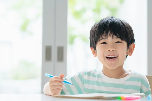 ずっと長く使える学習机を見つけた！成長や間取り、使い方にあわせて組み替え自由自在