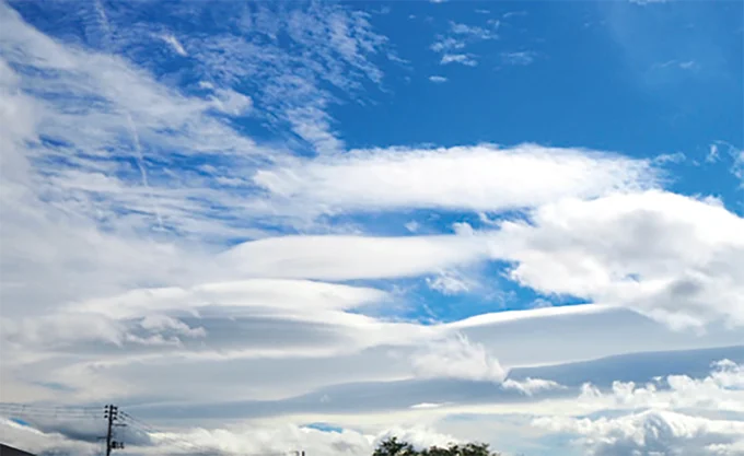 レンズ状高積雲