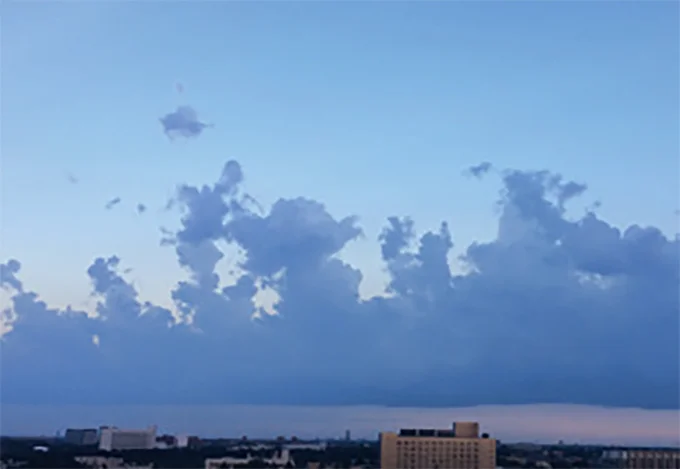 夕暮れ時の塔状層積雲