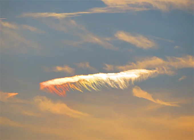 飛行機雲に現れた幻日
