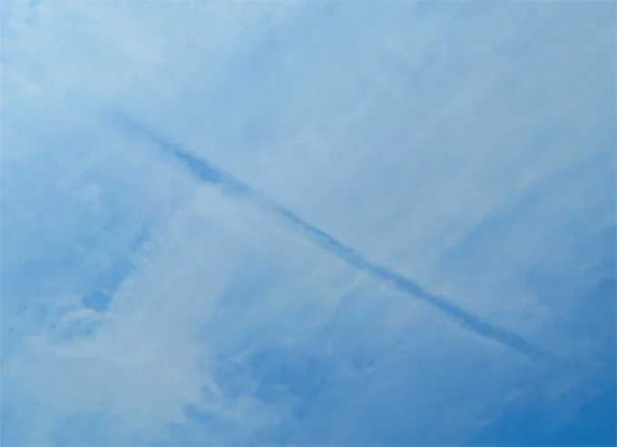 航路上の雲がなくなる消滅飛行機雲