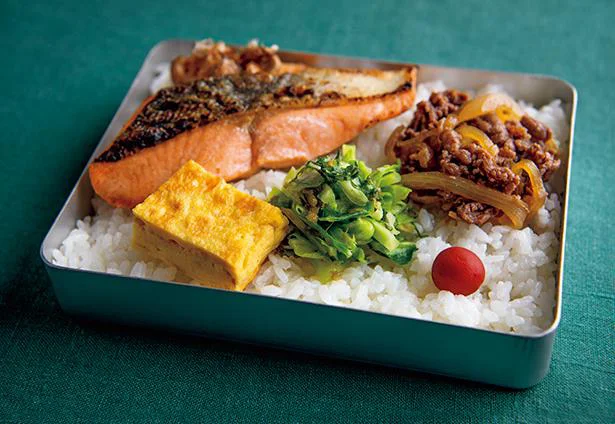 某有名店の朝定食をイメージ！ 「塩焼きシャケ弁」／笠原将弘の「毎朝父さん弁当」（6）