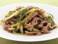 【作り置き活用レシピ】「豚のしょうが漬け」と夏野菜で作る簡単中華