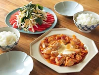 週末は晩酌しながら夕ごはん！ こってり韓国メイン+すぐできあっさりサラダの2品「チーズとりキムチ」の献立