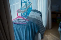 Tシャツ＆バスタオルがすぐ乾く！「あさイチ」でも紹介された梅雨の“部屋干し”テクニック