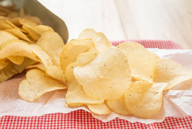料理長の腹いせから偶然生まれたものだった!?「ポテトチップス」のルーツ／子どもに話したい雑学（5）