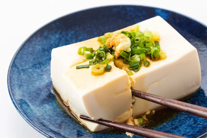 木綿豆腐と絹ごし豆腐の違いは…「木綿」と「絹」でこしたから？
