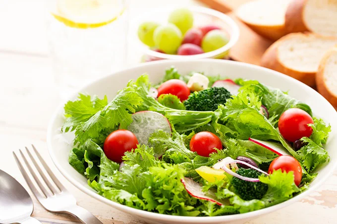生野菜サラダがおいしい季節到来！ 人気のごまドレッシング、どう選ぶ？