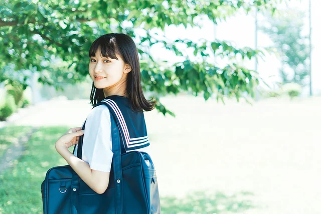 セーラー服のルーツとは？大きな襟は何のためにあるの？／子どもに話したい雑学（34）
