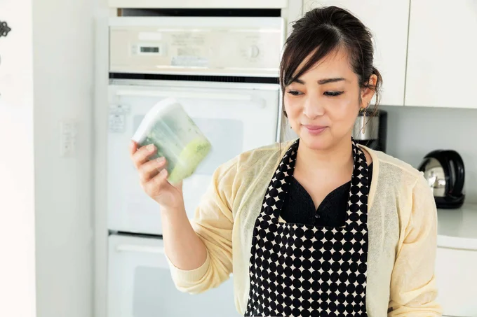 軽く振るだけで、冷凍ねぎがパラッパラに！／まだある！調理の悩みを解決する100円グッズ（2/14）