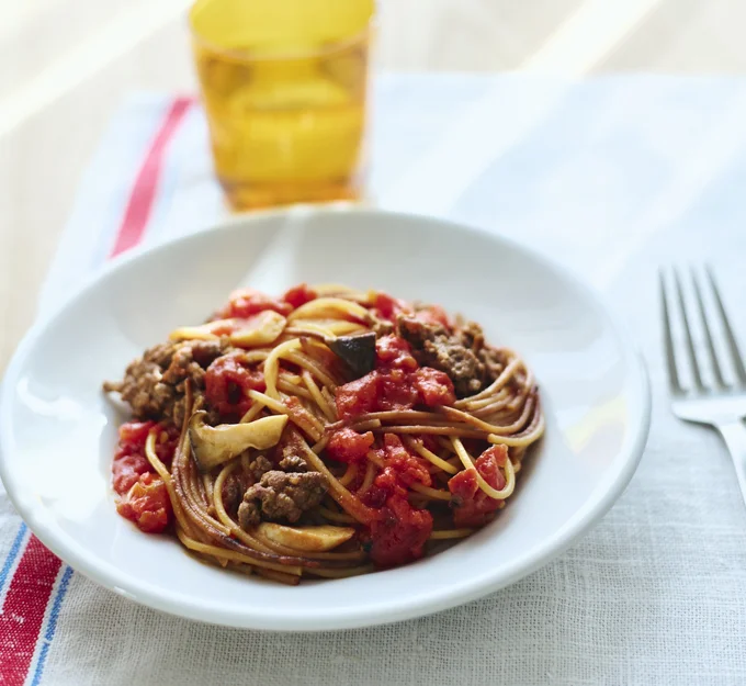 濃厚トマト煮込みパスタ