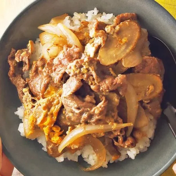 「牛肉と新ごぼうの卵とじ丼」