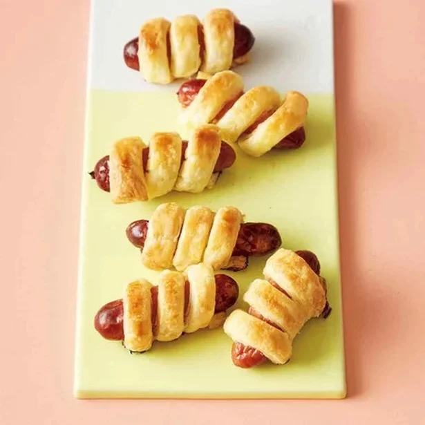 冷凍パイシートを巻いて焼くだけ！見た目もかわいい「巻き巻きソーセージパイ」