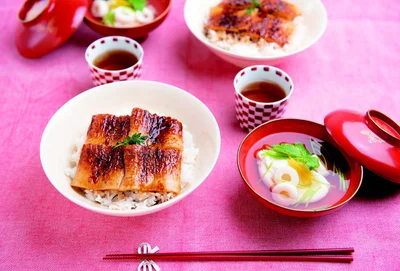 「疑惑のうな疑丼」