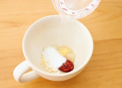 マグカップにA、湯を入れて混ぜる