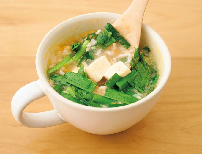 とろみがつくまでよく混ぜ、ラー油、粉ざんしょうをかける