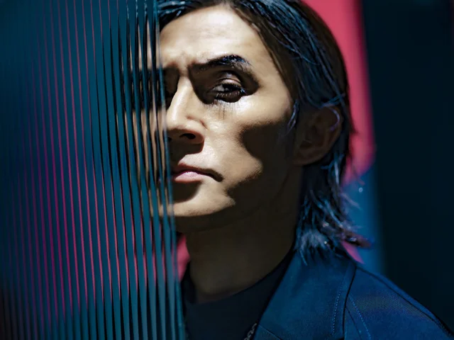 「稲葉浩志作品集 シアン SINGLE & SOLO SELECTION」発売日に話題の新曲「Stray Hearts」を含むプレイリストが公開！