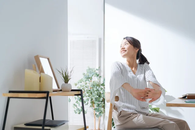 紫外線とブルーライト両方をカット！室内でも使いやすいサングラスで目を守ろう