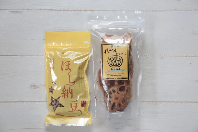 いばらきガパオに使う干し納豆とれんこんチップス。このままおつまみとしても食べれちゃう!