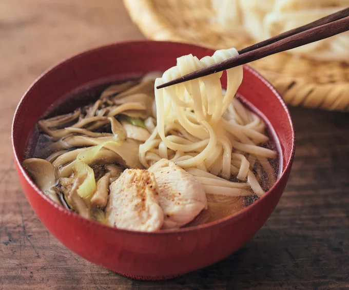 肉ときのこのうまみたっぷり！「とり南蛮つけうどん」