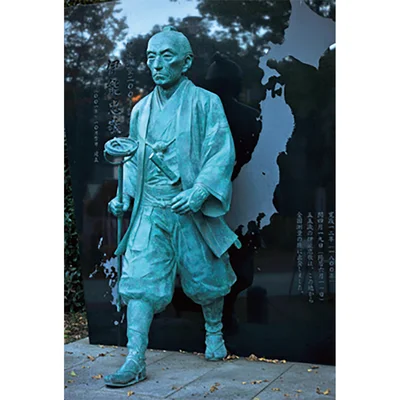 伊能忠敬像（富岡八幡宮／東京都江東区）
