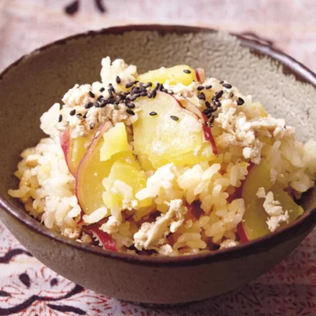 箸が止まらなくなる！「さつまいもそぼろご飯」