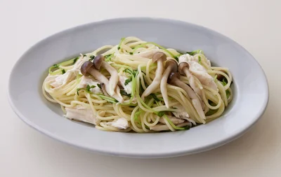 ほぼ包丁いらず！「チキンときのこのクイックパスタ」